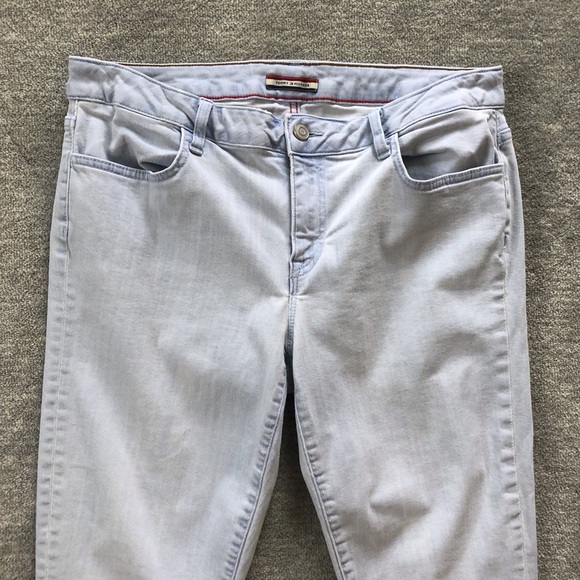 Tommy Hilfiger Women’s Lightwash Cropped Jeans - Picture 4 of 6